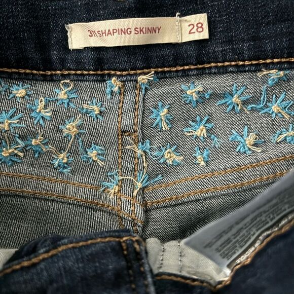 Levi's 311 Shaping Skinny Raw Hem SZ 28 Dark Wash Hand Embroidered Daisy Stretch - Picture 6 of 6